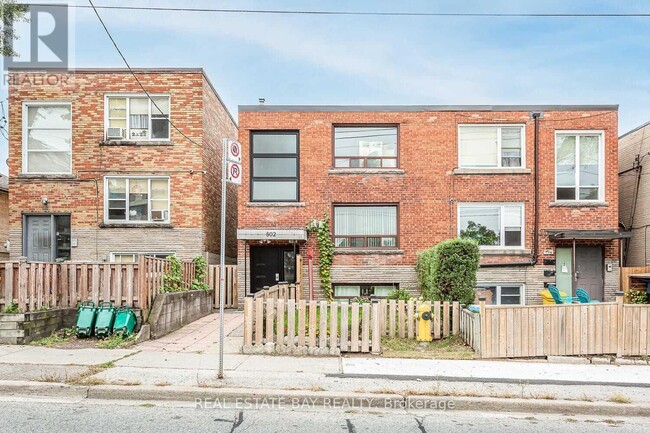 802-802 Jane St in Toronto, ON - Building Photo - Building Photo
