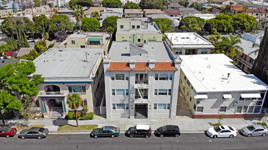 1043 E Broadway in Long Beach, CA - Building Photo - Primary Photo