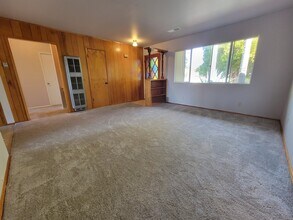 330 Sky Vista Way in Fallbrook, CA - Building Photo - Building Photo