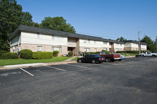 Linwood Apartments in Gainesville, GA - Building Photo - Building Photo