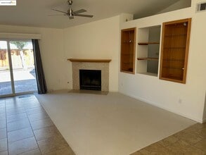 63 Goldmeadow Ct in Brentwood, CA - Building Photo - Building Photo