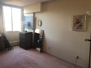 2016 Fullerton Av in North Vancouver, BC - Building Photo - Building Photo