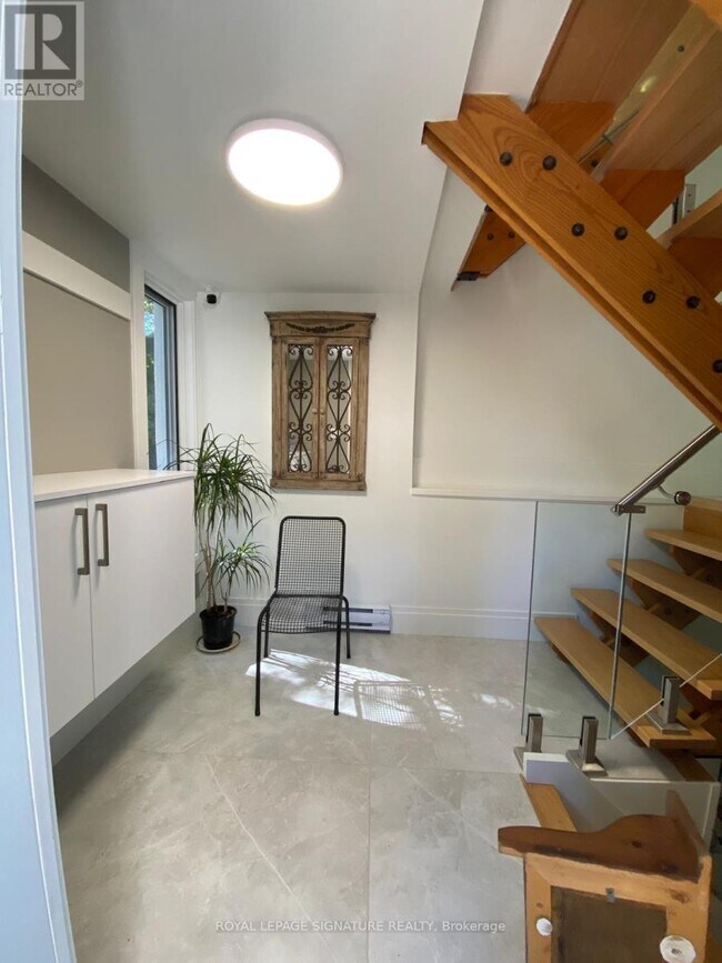 19 Teddington Park Ave in Toronto, ON - Building Photo - Building Photo