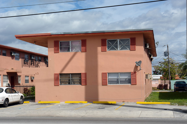 627 W 29th St in Hialeah, FL - Building Photo - Building Photo