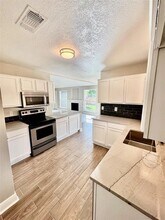 5719 Verracio Ct, Unit 329 in San Antonio, TX - Foto de edificio - Building Photo