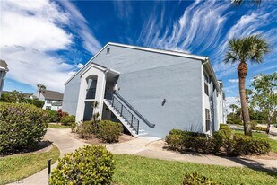 13621 Eagle Ridge Dr, Unit 1522 in Ft. Myers, FL - Building Photo