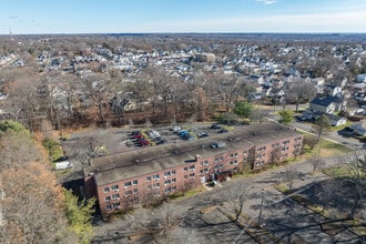 Bishop Curtis Homes - Jewett in Bridgeport, CT - Foto de edificio - Building Photo
