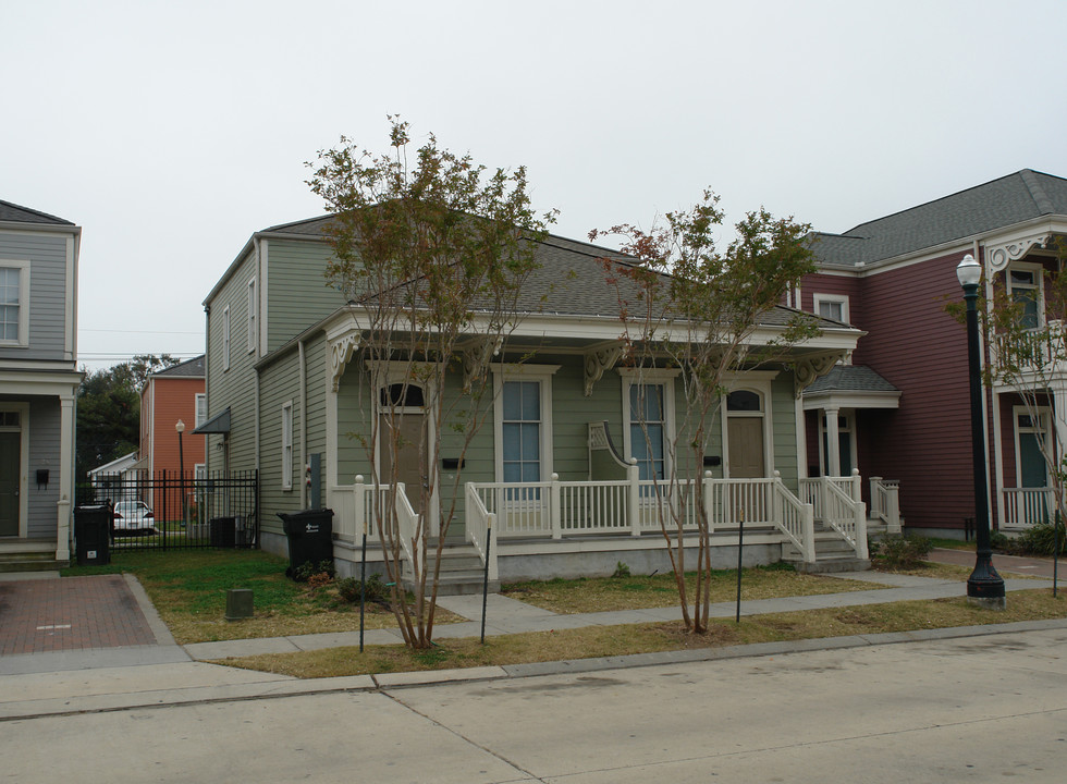 730 Adele Dr in New Orleans, LA - Foto de edificio