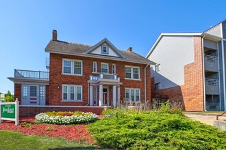 Midtown Center in Champaign, IL - Building Photo - Building Photo