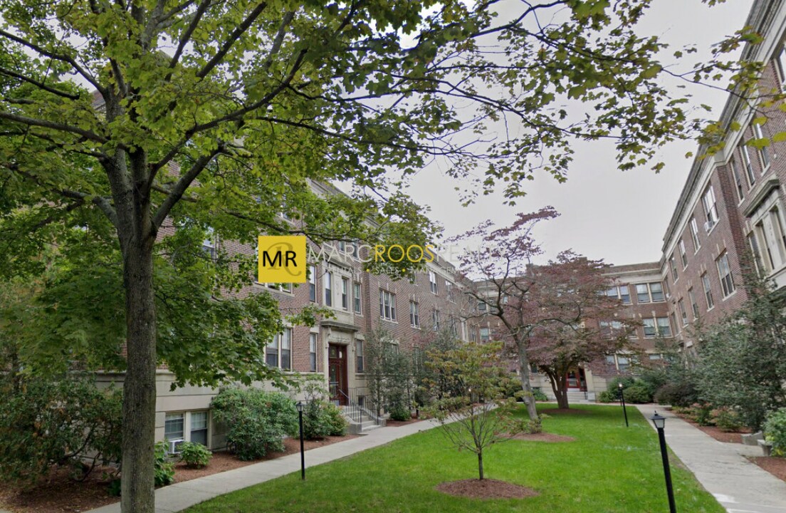 18 Alton Pl, Unit 5 in Brookline, MA - Building Photo
