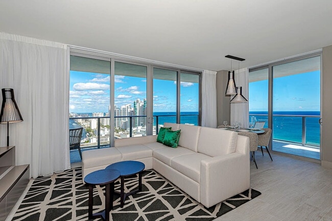 4010 S Ocean Dr in Hollywood, FL - Building Photo - Building Photo