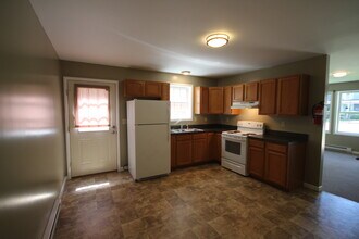 217 W Church St, Unit 2 in Lock Haven, PA - Foto de edificio - Building Photo
