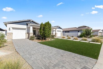 10921 N Blakely St in Surprise, AZ - Foto de edificio - Building Photo