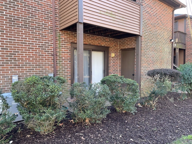 149 Windsor Castle Dr, Unit Apt. A in Newport News, VA - Foto de edificio - Building Photo