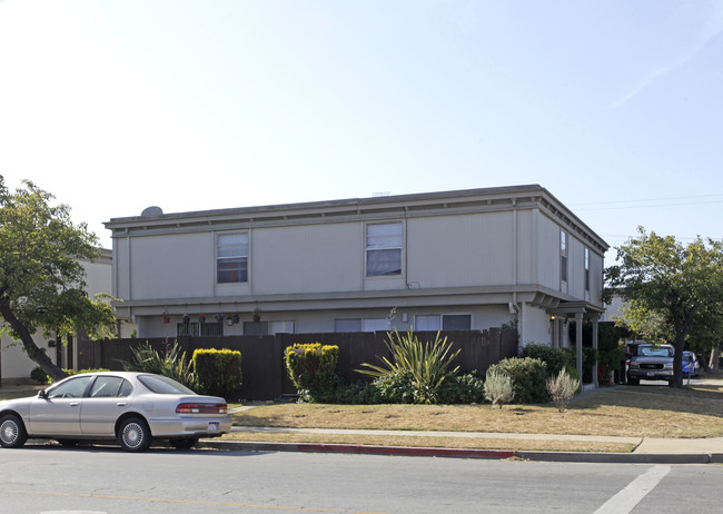 Crescent Apartments in Salinas, CA - Building Photo - Building Photo