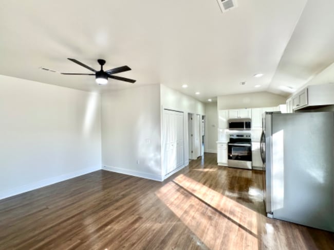 1215 Corporate Dr in Adrian, MI - Building Photo - Building Photo