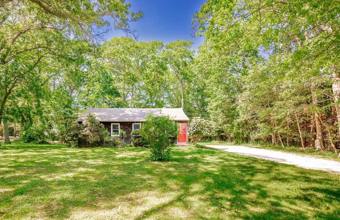 47 Schellinger Rd in Amagansett, NY - Building Photo