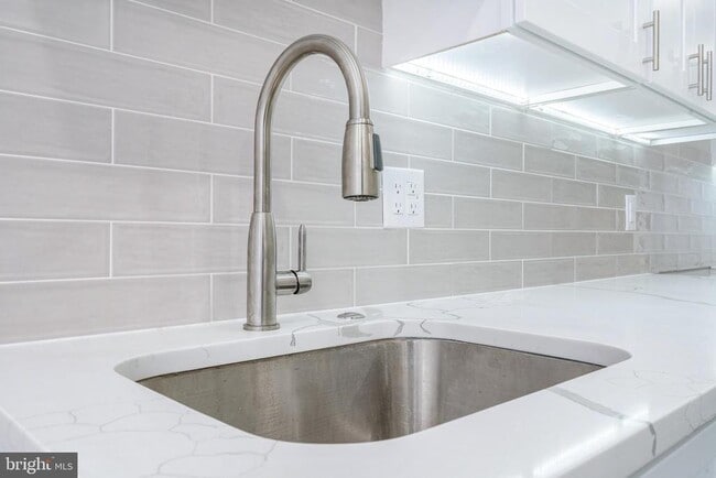 property at 103 E Duval St