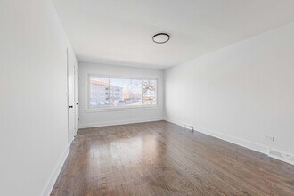 7055 W 63rd St in Chicago, IL - Building Photo - Building Photo