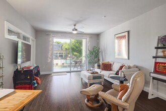 2733 Dulce Ln, Unit 621 in Austin, TX - Foto de edificio - Building Photo