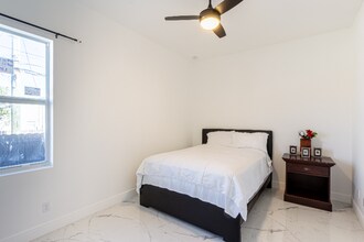 2213 Simms St in Hollywood, FL - Building Photo - Building Photo