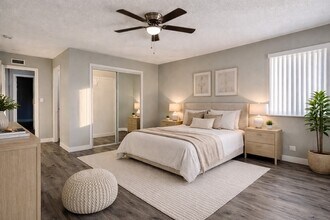 17092 Emerald Ln, Unit D in Huntington Beach, CA - Foto de edificio - Building Photo