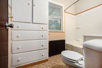 74 Union St S in Battle Creek, MI - Foto de edificio - Building Photo