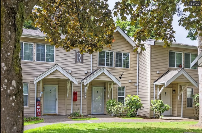 2100 S 336th St, Unit R4 in Federal Way, WA - Foto de edificio - Building Photo