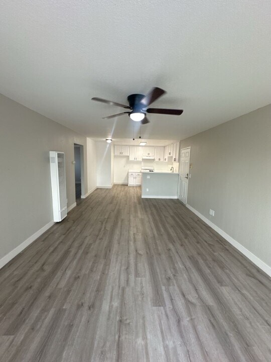 9905 S Broadway in Los Angeles, CA - Building Photo