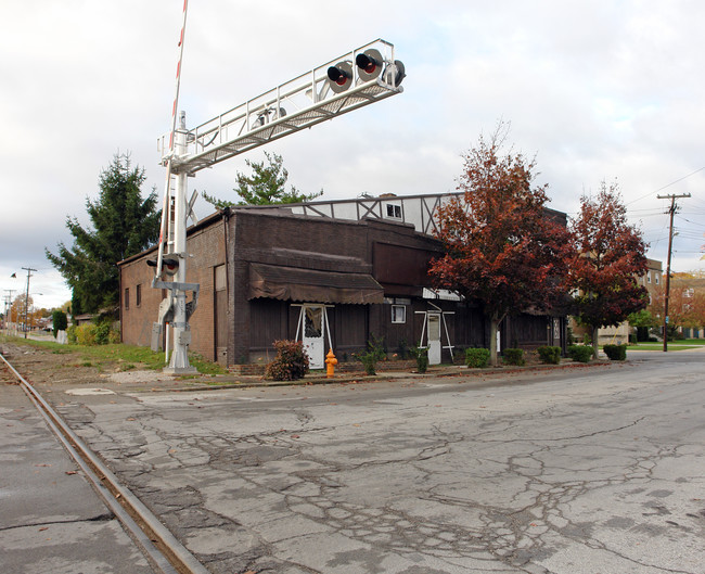 93 E Lucius Ave in Youngstown, OH - Building Photo - Building Photo