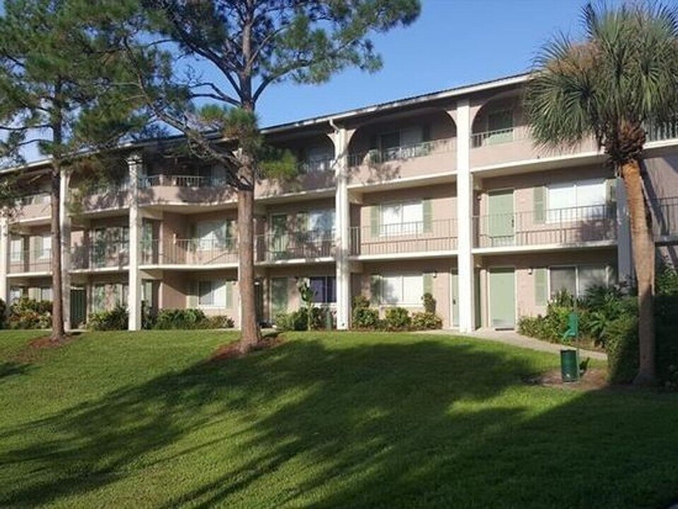 120 Blue Point Way in Altamonte Springs, FL - Building Photo