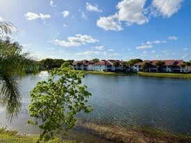 273 Cypress Point Dr in Palm Beach Gardens, FL - Building Photo