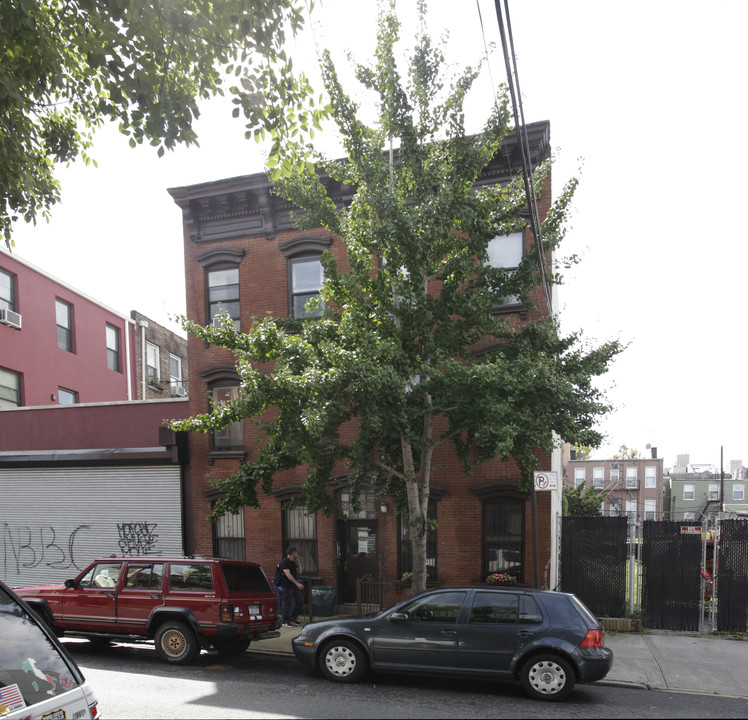 152 Richardson St in Brooklyn, NY - Foto de edificio