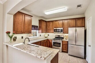 1216 Shamrock Dr in Flower Mound, TX - Foto de edificio - Building Photo