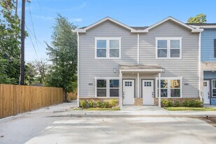 5262 Ella Blvd in Houston, TX - Building Photo