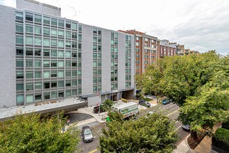1177 22nd St NW, Unit 8J in Washington, DC - Building Photo - Building Photo
