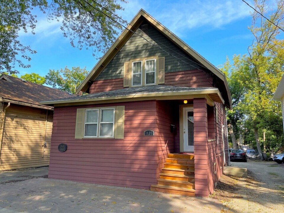 1120 Milton St in Madison, WI - Building Photo