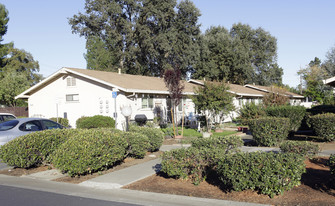 Davisville Apartments in Davis, CA - Building Photo