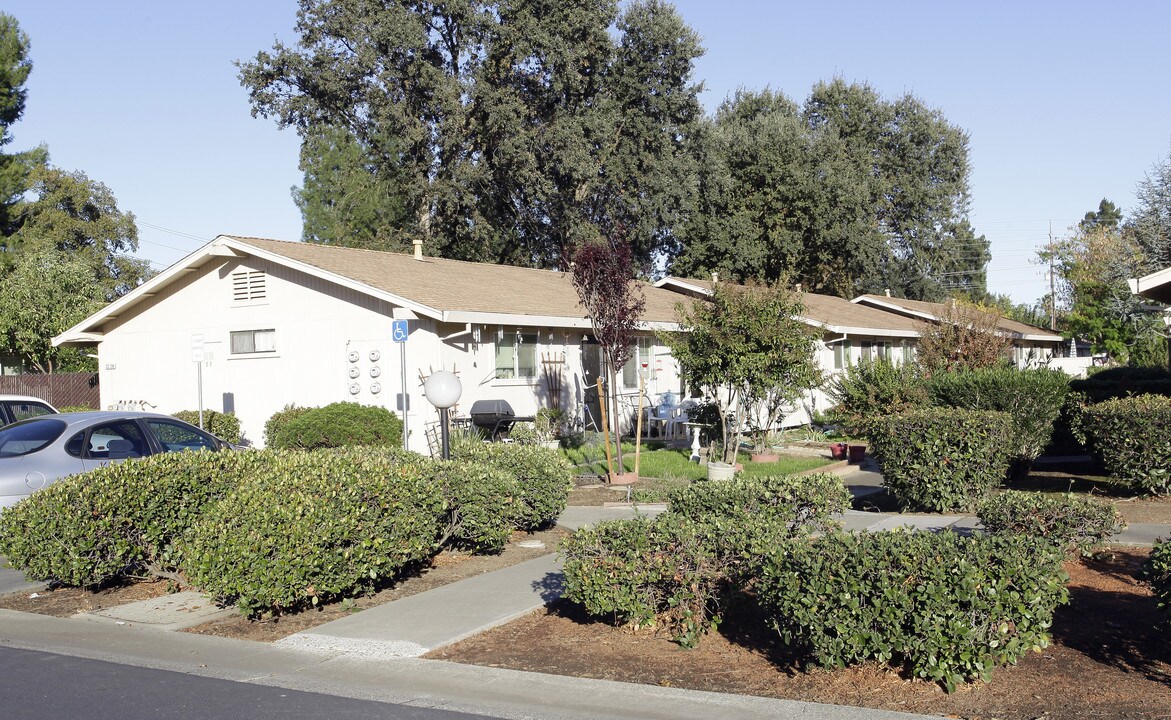 Davisville Apartments in Davis, CA - Foto de edificio