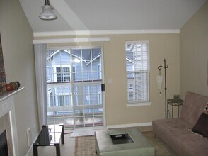 11112 NE 124th Ln in Kirkland, WA - Building Photo - Building Photo