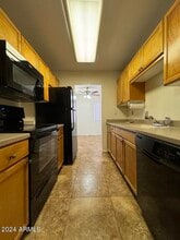 7550 N 12th St in Phoenix, AZ - Foto de edificio - Building Photo