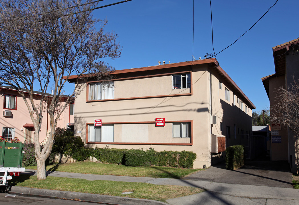 7408 Canby Ave in Reseda, CA - Building Photo