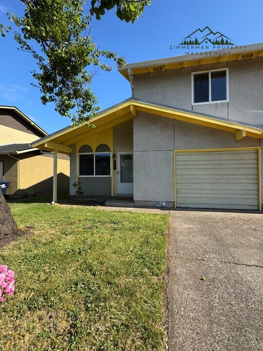24 V St in Springfield, OR - Building Photo