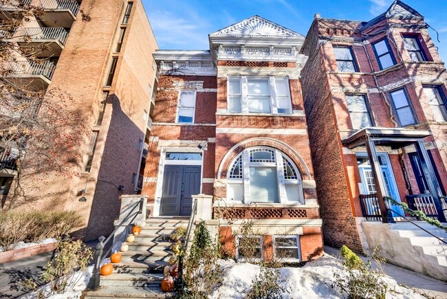 property at 2329 N Geneva Terrace