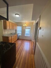 7 Oak Sq, Unit 2R in Boston, MA - Building Photo - Building Photo