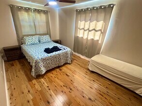 12235 Mallory Dr in Largo, FL - Building Photo - Building Photo