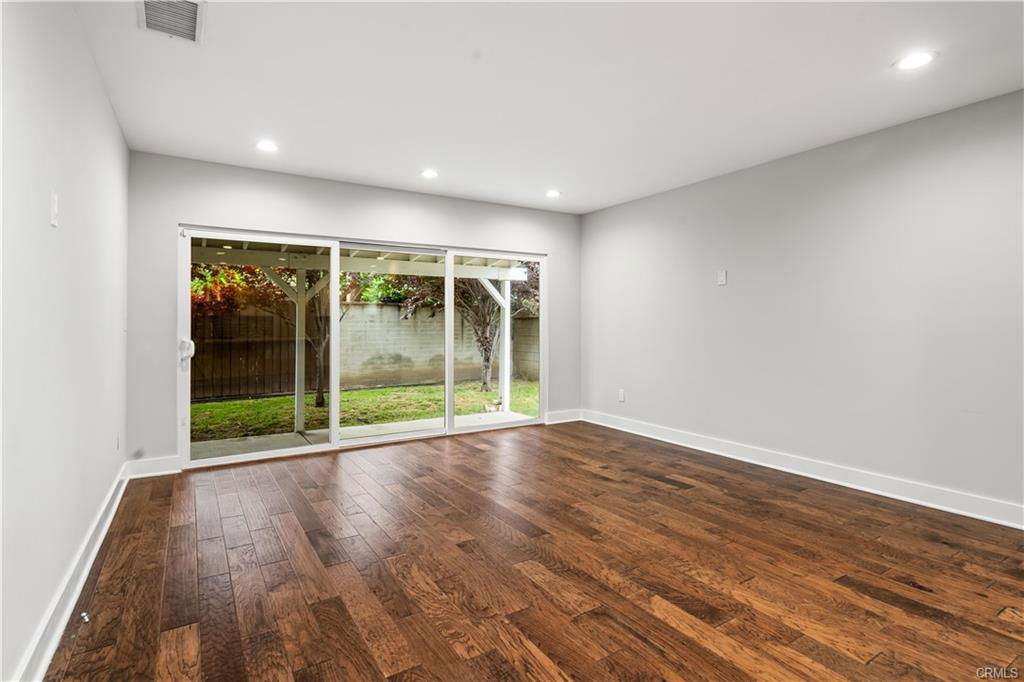 17814 Rhoda St in Los Angeles, CA - Building Photo