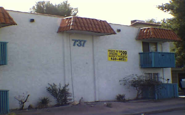 737 E Twain Ave in Las Vegas, NV - Foto de edificio - Building Photo