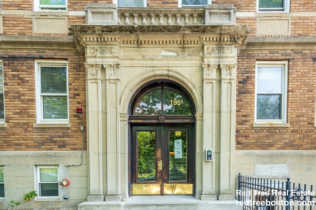 195 Park Dr in Boston, MA - Building Photo - Building Photo