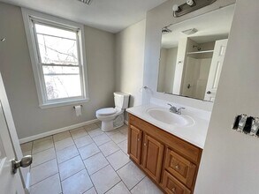 13 Winthrop St, Unit 3 in Worcester, MA - Building Photo - Building Photo